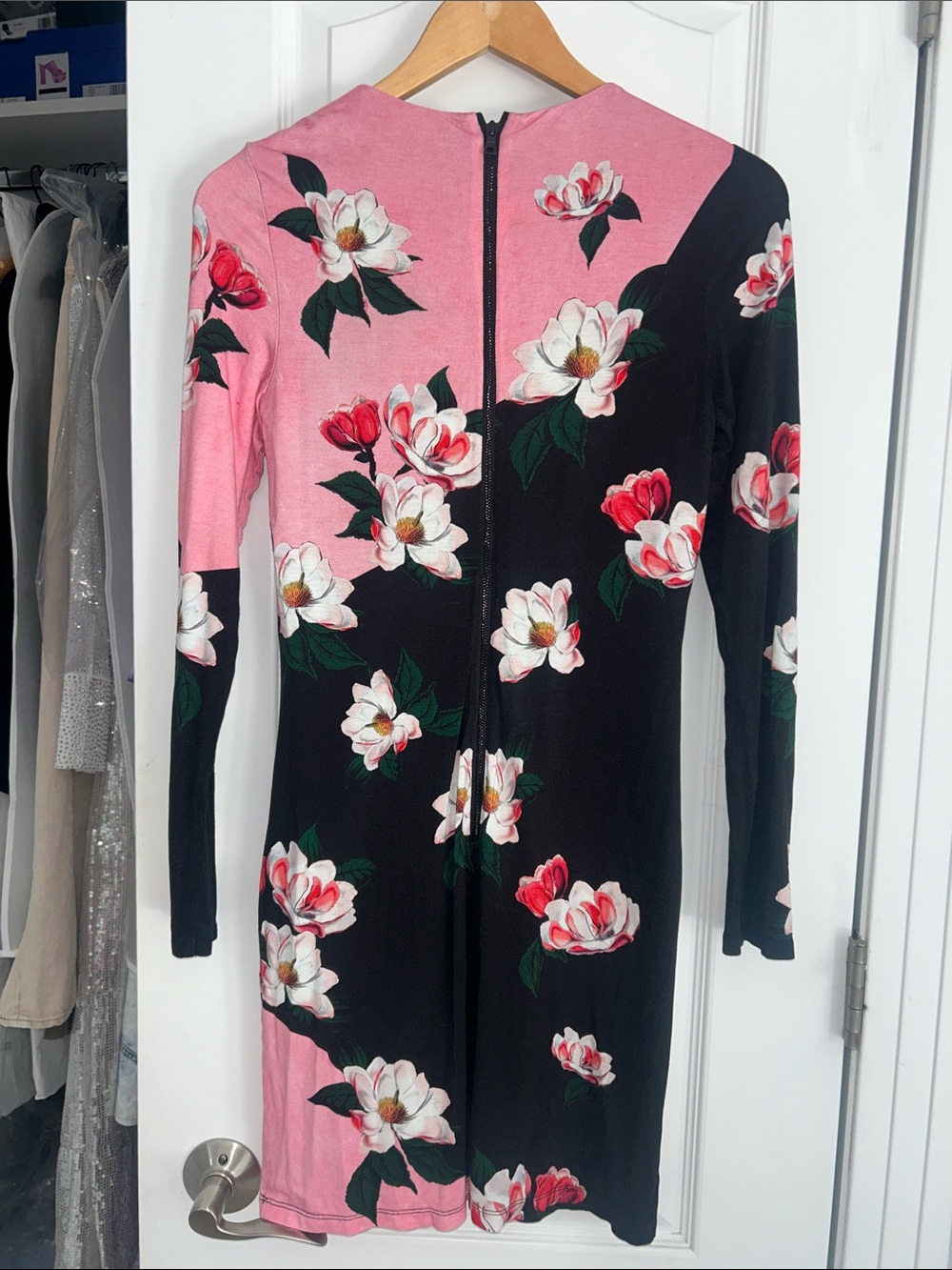 Alice and Olivia Delora “after dark” dress - Picture 6 of 14